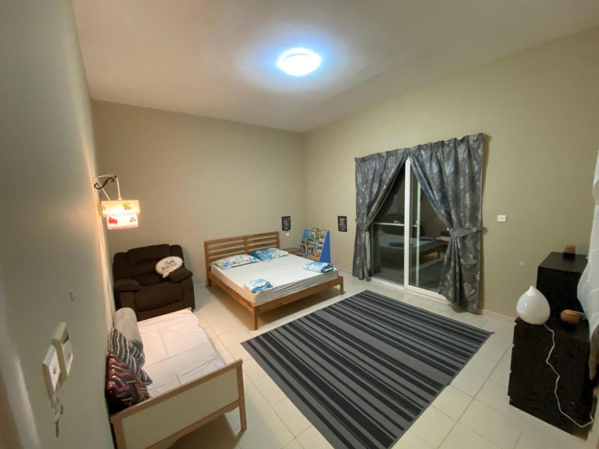 Spacious 4-Bedroom Villa, Children Friendly Dubaj Zewnętrze zdjęcie