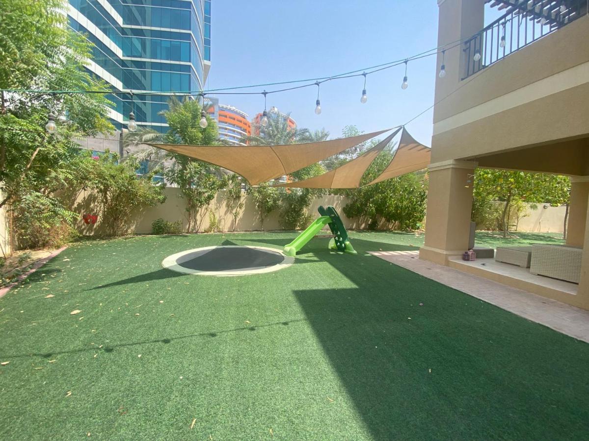 Spacious 4-Bedroom Villa, Children Friendly Dubaj Zewnętrze zdjęcie